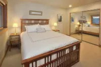 Laid-back Luxury on Bainbridge Island air conditioned!