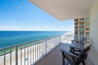Luxuriously renovated!  2BR/2BA Western Sunset Corner+2 King Beds! Sleeps 6.