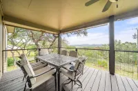 Lake Forest Escape: Secluded Retreat with Breathtaking Lake & Country Views