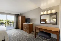 Embassy Suites by Hilton Santa Ana Orange County Airport فنادق في سانتا آنا