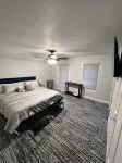 Pet friendly, freshly renovated, 5 minute walk to beach in the heart of the city Hotels near Pick n Save