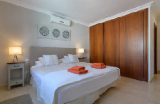 Private villa with pool and whirlpool in a quiet location