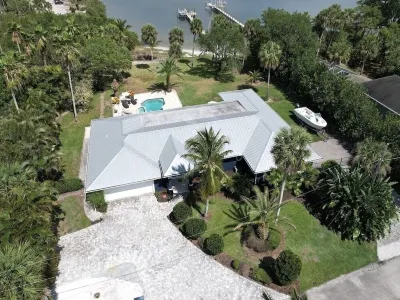 Waterfront, fish from dock, 4 min to beach, Private Pool, Dock and beach