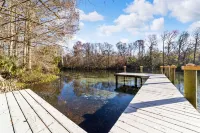 Couples Retreat!  Luxury Cottage directly on the Rainbow River Hotel a Dunnellon