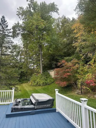 3-bedroom Candlewood Lakeside house