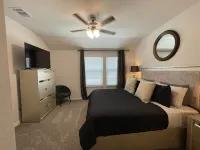 Stunning new home that has it all!  Great Location! 샤론 펠로프십 처치 오브 달라스 주변 호텔