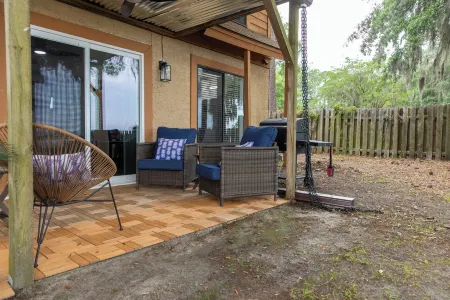 Condo with Deep water views in Beaufort SC Отели в г. Порт Ройал