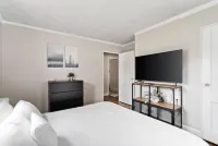 Whole House in Bay View + Fenced-in Yard + Parking