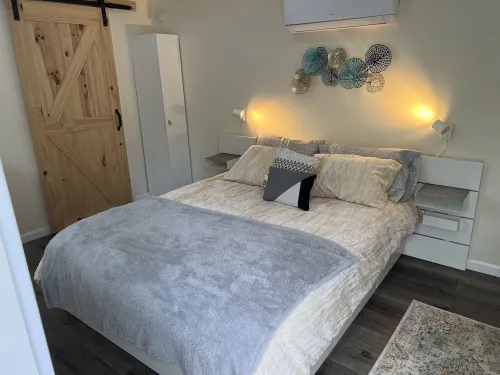 Country Cottage with beautiful views and easy access to Catskills activities.