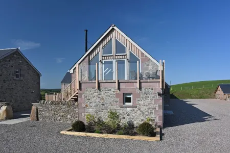 Luxury Lodge for 22 People With hot tub