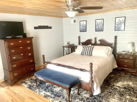 Near Grayson Highlands Hot Tub & Creekside Fun