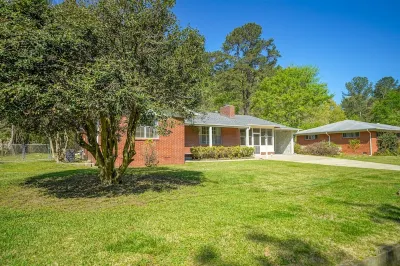 Terryland Cottage - Downtown Hot Springs!