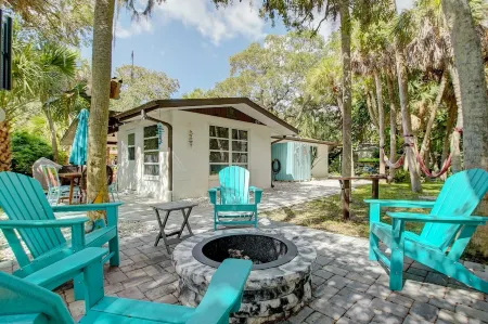 Beautiful House 🏖️ Newly Renovated Jan 2025😀Kayaks, Bikes,Beach Chairs,Fire Pit Отели в г. Манасота-Ки