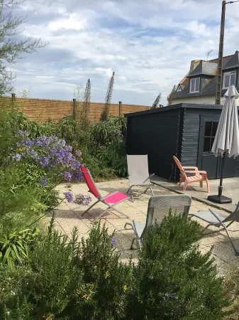 50m from the sea Holiday house for 2 people in Dossen Отели в г. Сантек