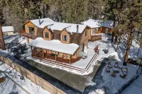 Walk to Bear Resort with Slope Views. Close to Zoo & Golf, BBQ & Arcade!