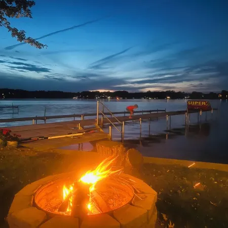 Wampler’s Lake Adorable 3-bedroom Lakefront Cottage 🏡🐟🛶☀️