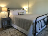 Historic Bardstown Cottage