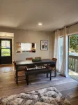 Newly renovated, Enjoy the beautiful Fall Weather in the South!!