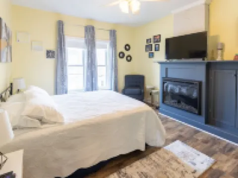 Elysian Loft – Where Serenity Meets Style, Your Tranquil Retreat above the Spa Hoteles en Oswego