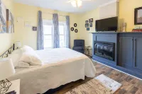 Elysian Loft – Where Serenity Meets Style, Your Tranquil Retreat above the Spa Hotels in Oswego