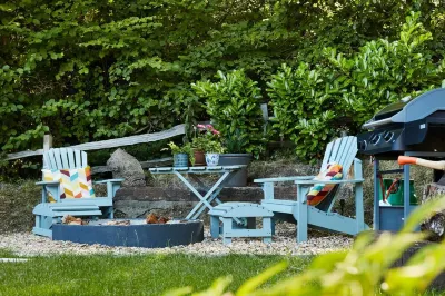 Romantic artist studio with hot tub, fire pit, hiking trails in woodland setting