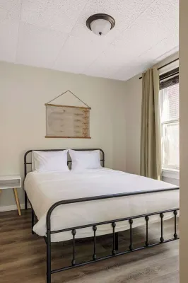 Fully Equipped Cozy 2BR Apartment Near Delmar Loop