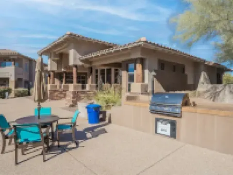 Perfect for long-term stay, heated Pool, Spa, Gym Hotels in Oro Valley