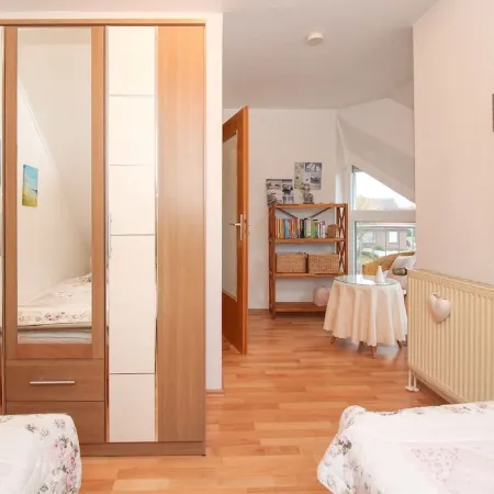 Semi-detached house with garden in a quiet side street in Norddeich
