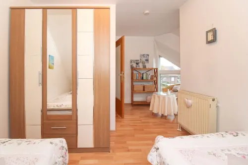 Semi-detached house with garden in a quiet side street in Norddeich