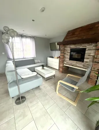 Spacious gîte with private garden and play area, ideal for families Отели в г. Нёшатель-ан-Бре