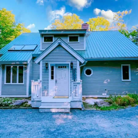 3 Levels w/ Magnificent Mountain Views, 5 Mins to Stratton Base, Sauna, Firepit
