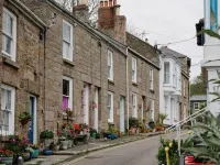 Traditional Fisherman's Cottage with 3 bedrooms Hotels in Mousehole