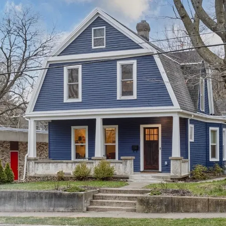Carillon Cottage - Modern Comfort & Vintage Design