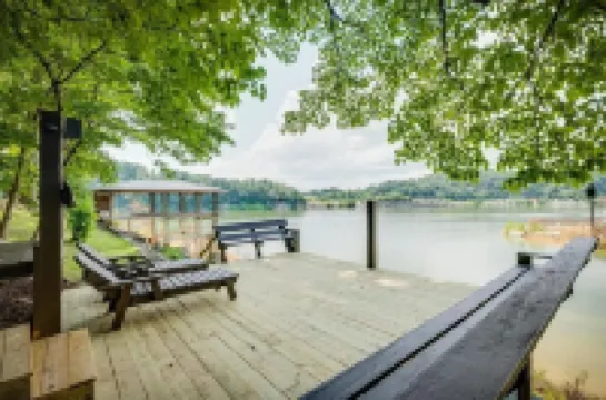 10 mins to Bristol Motor Speedway and the Tri-Cities Airport