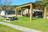 SPECTACULAR LODGE ON PRIVATE RANCH. PERFECT FOR SMALL AND LARGE GATHERINGS!