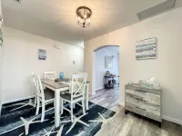 Charming Ground Level Resort Style 3unit condo unit B a few steps from the beach