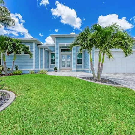 Luxury Waterfront Home with Heated Pool & Hot Tub – Punta Gorda