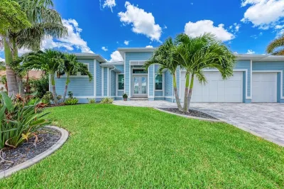 Beautiful Canal Home!