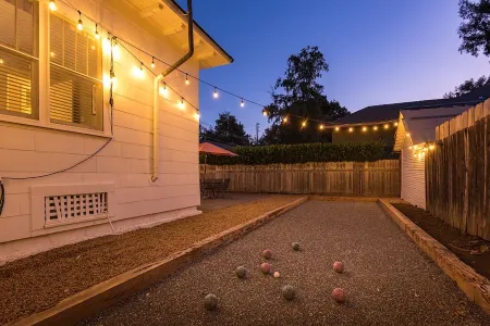 BIDWELL PARK BUNGALOW Отели рядом с достопримечательностью «Университет штата Калифорния»