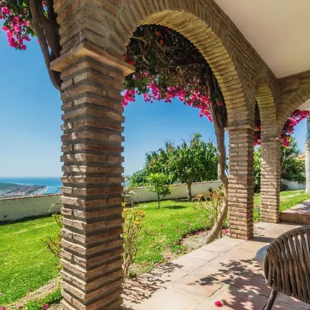 Villa Miranda with private heated pool and fantastic views!