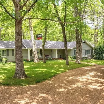 11 Bdrm ~🏠🏡1 Story- 35ppl! 2 HOUSES RETREATS, FIRETABLE🔥Lkt Mtn 6acre