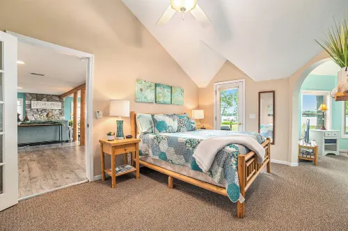 Family Fun on Otsego Lake - HUGE yard, kayaks, paddleboards, zip line and more!
