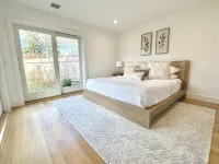 Walk to the Village! Charming modern beachhouse