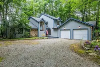 Newly Renovated mountain top Ski House - Short Walk to Slopes