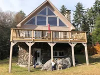 Cozy Secluded Lakefront Chalet With Hottub & Mountain Views