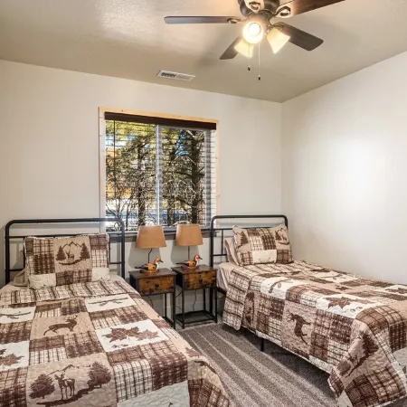 Cabin Lodge at Panguitch Lake Sleeps 18, wifi, good roads, year round access