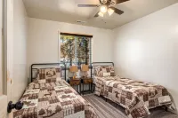 Cabin Lodge at Panguitch Lake Sleeps 18, wifi, good roads, year round access