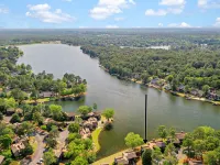 Lakefront Pinehurst Condo 2BD/2BA 派恩赫斯特住宿飯店