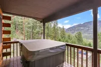 Beautiful, luxurious Evergreen cabin nestled in the mountains w/ great views!