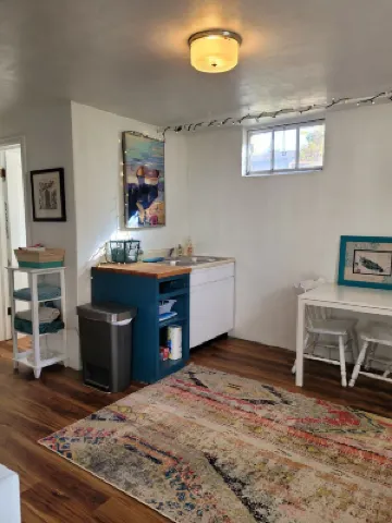 Beautifully furnished, spacious, comfortable. 1 block to campus.